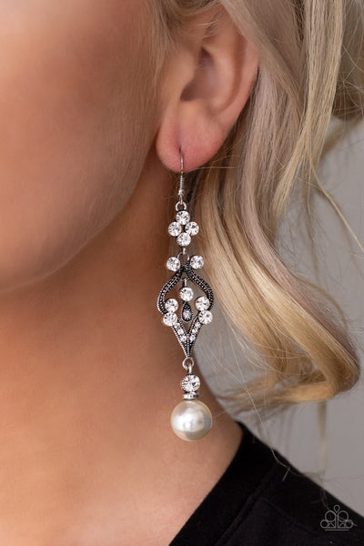 Earrings Convention Elegantly Extravagant - White