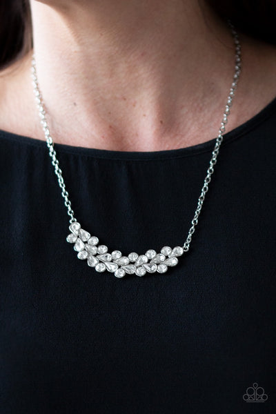 Necklace Special Treatment - White